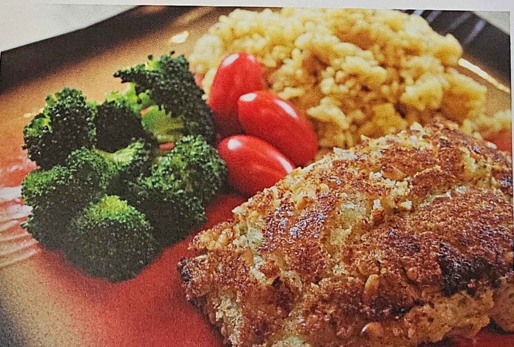 Crispy breaded chicken with broccoli, tomatoes, rice